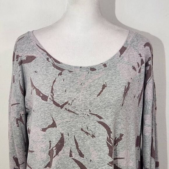 Calvin Klein Gray Athletic Tee Size Medium Gray and Pink Print Long Sleeve Tee - Picture 2 of 8